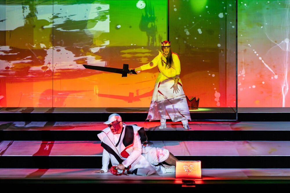 Don Carlos – Staatstheater Meiningen – Achim Freyer verleiht Verdis Oper visuelle Opulenz 